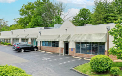 Hilliker Broker Frank Yocum Represents Landlord, Brentwood Commons, in Leasing Future Salon Location at 2943 S. Brentwood Blvd.